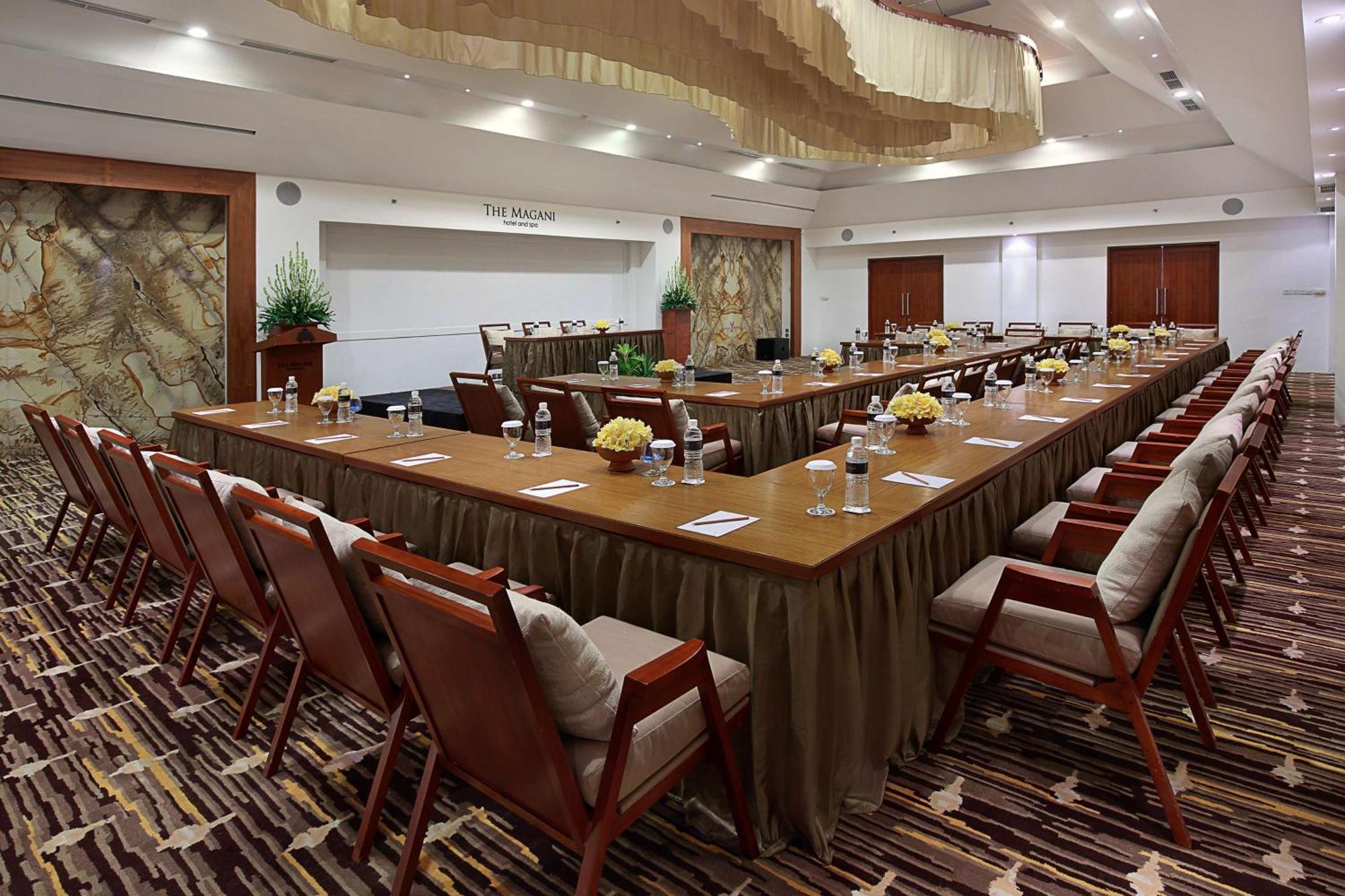 The Magani Hotel And Spa Legian  Exterior photo Meeting room